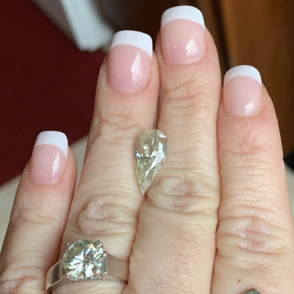 4.48 CT white pear shaped Moissanite